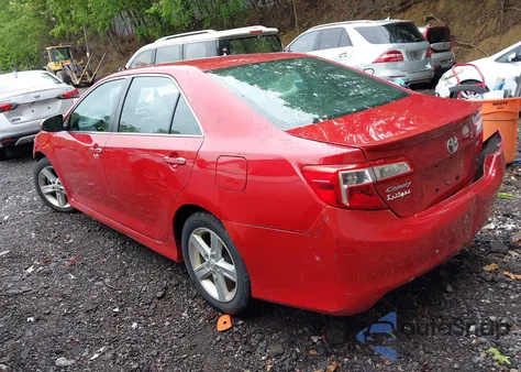 2013 Toyota Camry Se z USA, uszkodzony, nr VIN 4T1BF1FK2DU715507